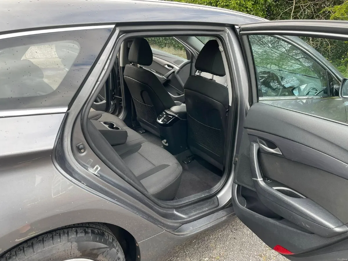 Hyundai i40 2013 Blue Drive Estate Low Mileage - Image 4