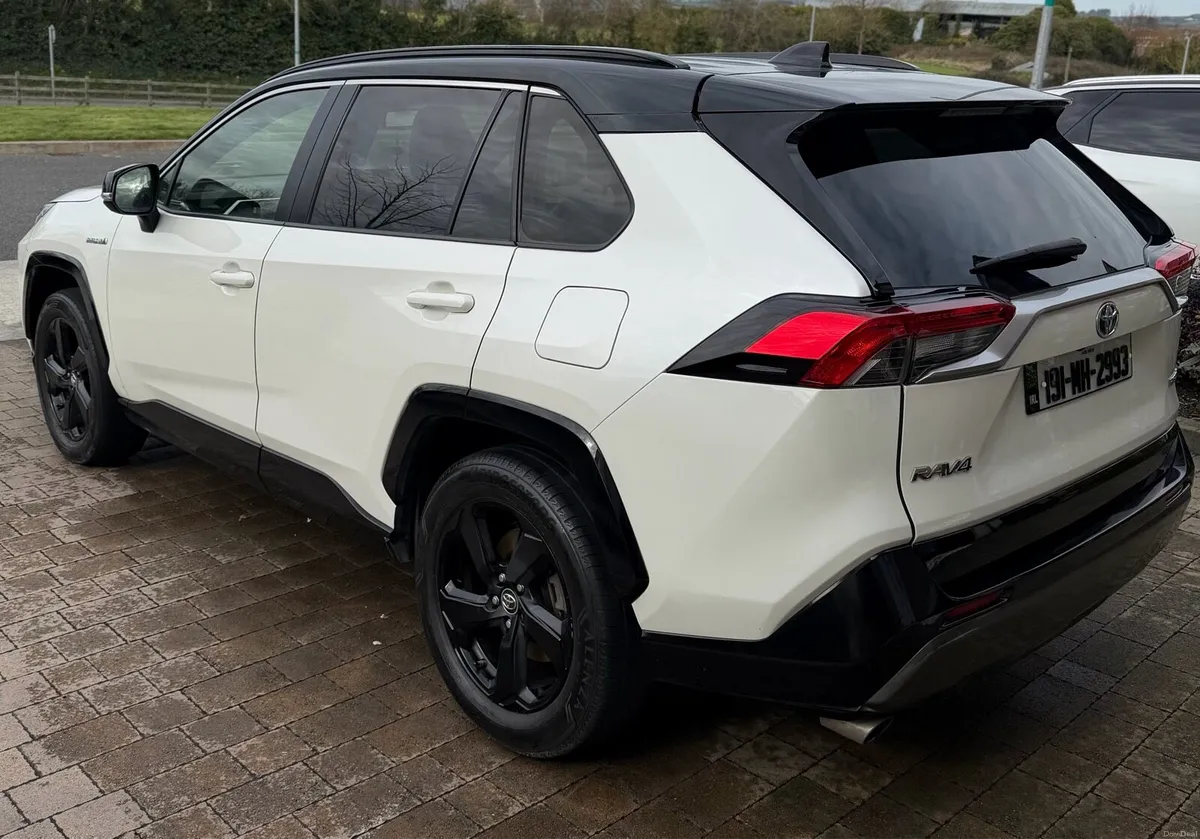 Toyota RAV4 Sport Hybrid Auto FSH - Image 3
