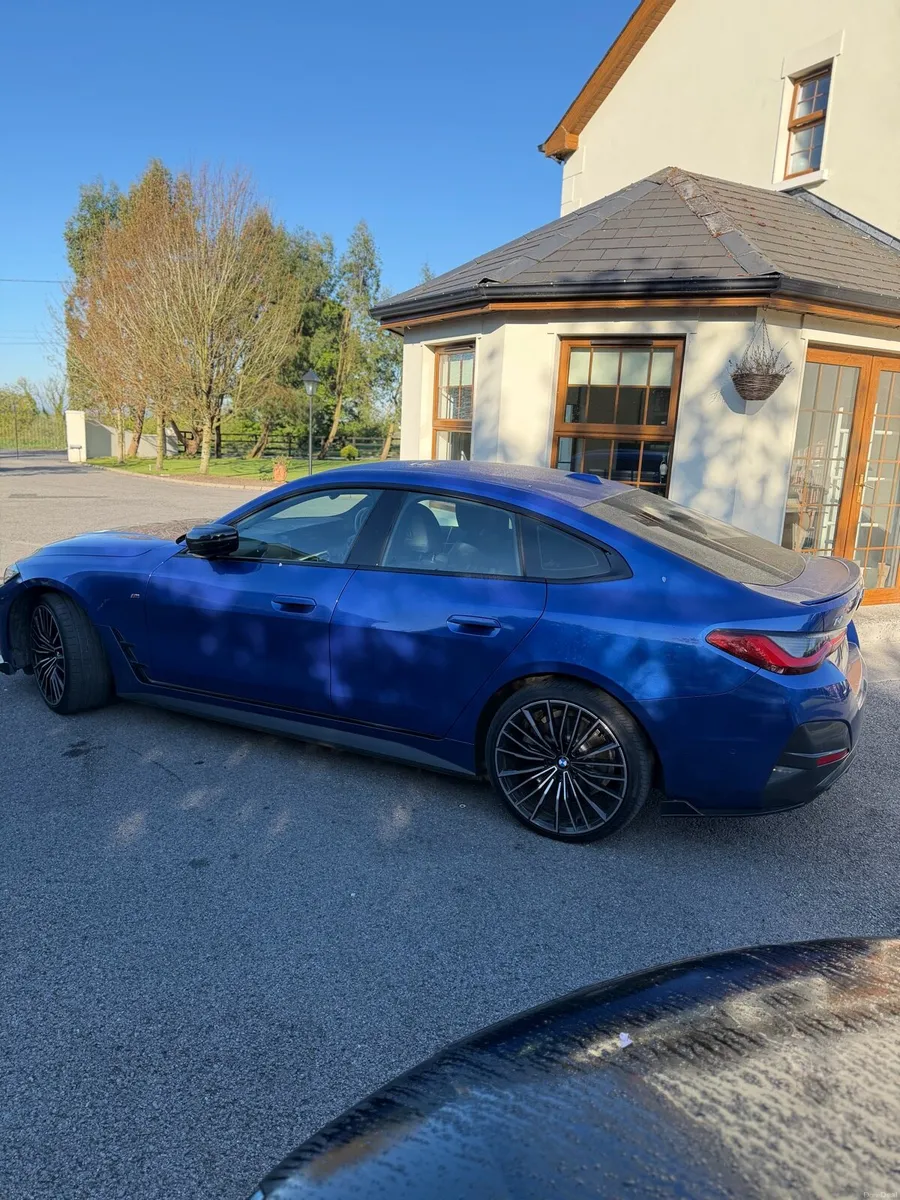 222 BMW i4 40 M Sport - Image 4