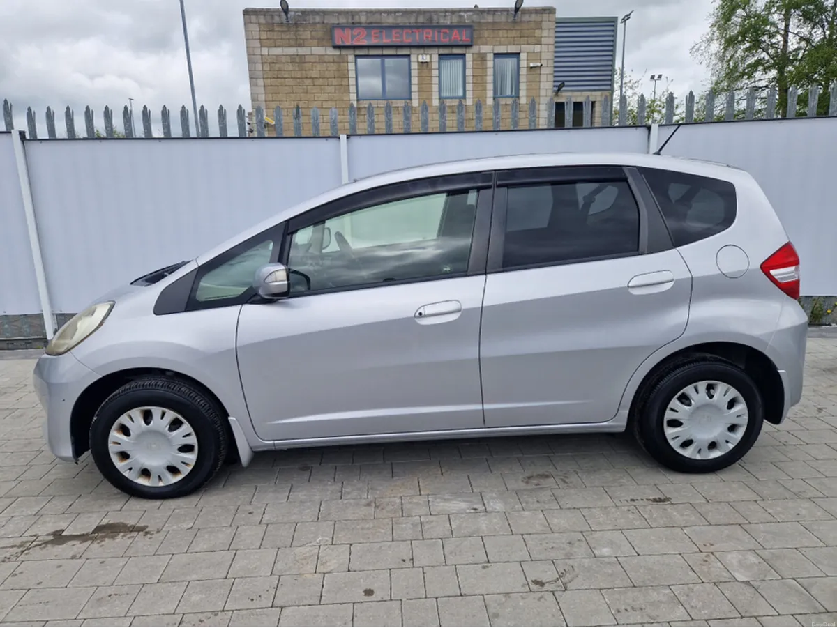 Honda Fit 1.3PETROL AUTO - Image 6
