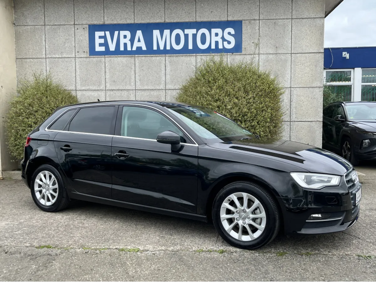 Audi A3 SPORT HATCHBACK AUTOMATIC 1.4 PETROL //LOW - Image 3