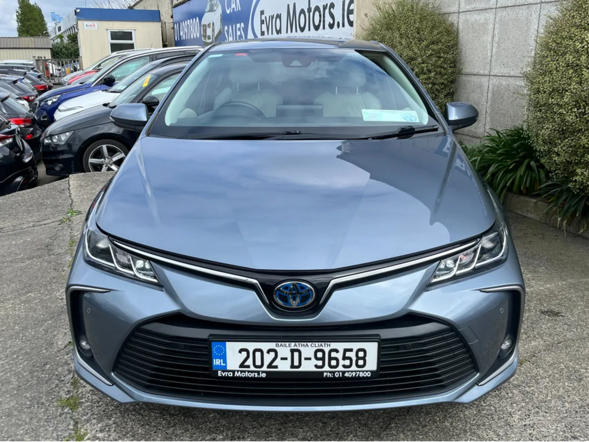 Toyota Corolla SALOON SOL AUTOMATIC HYBRID 1.8 PET - Image 2
