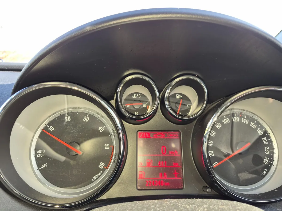 Opel Astra 2014 - Image 2