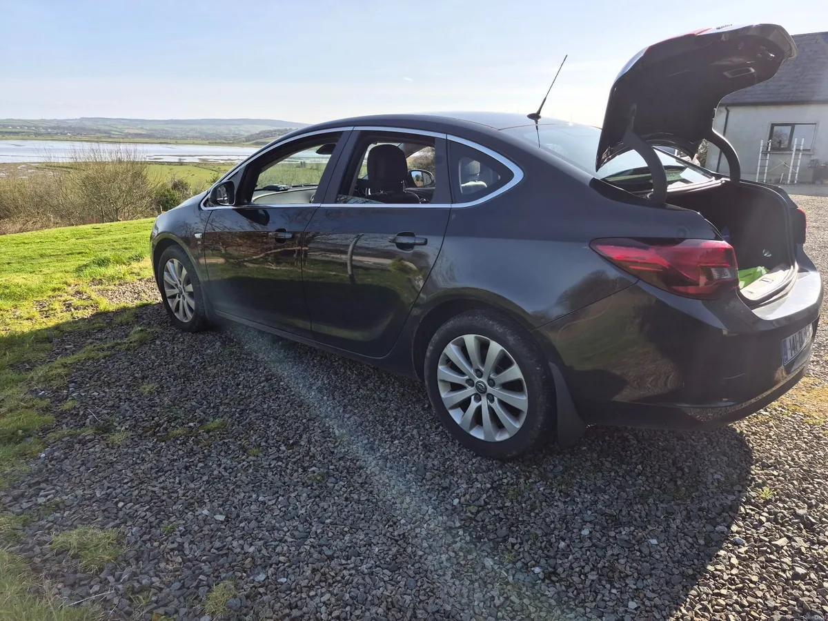 Opel Astra 2014 - Image 1