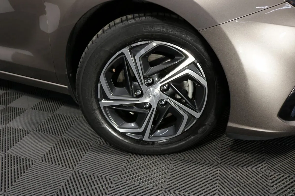 Hyundai i30 DELUXE 1.0L PETROL HATCHBACK - Image 4