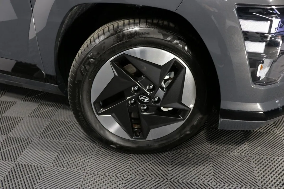 Hyundai KONA ELECTRIC ELEGANCE 48kWh LOW MILEAGE E - Image 4