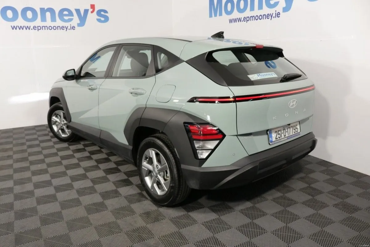 Hyundai KONA Hybrid Signature1.6 L Petrol Compact - Image 5