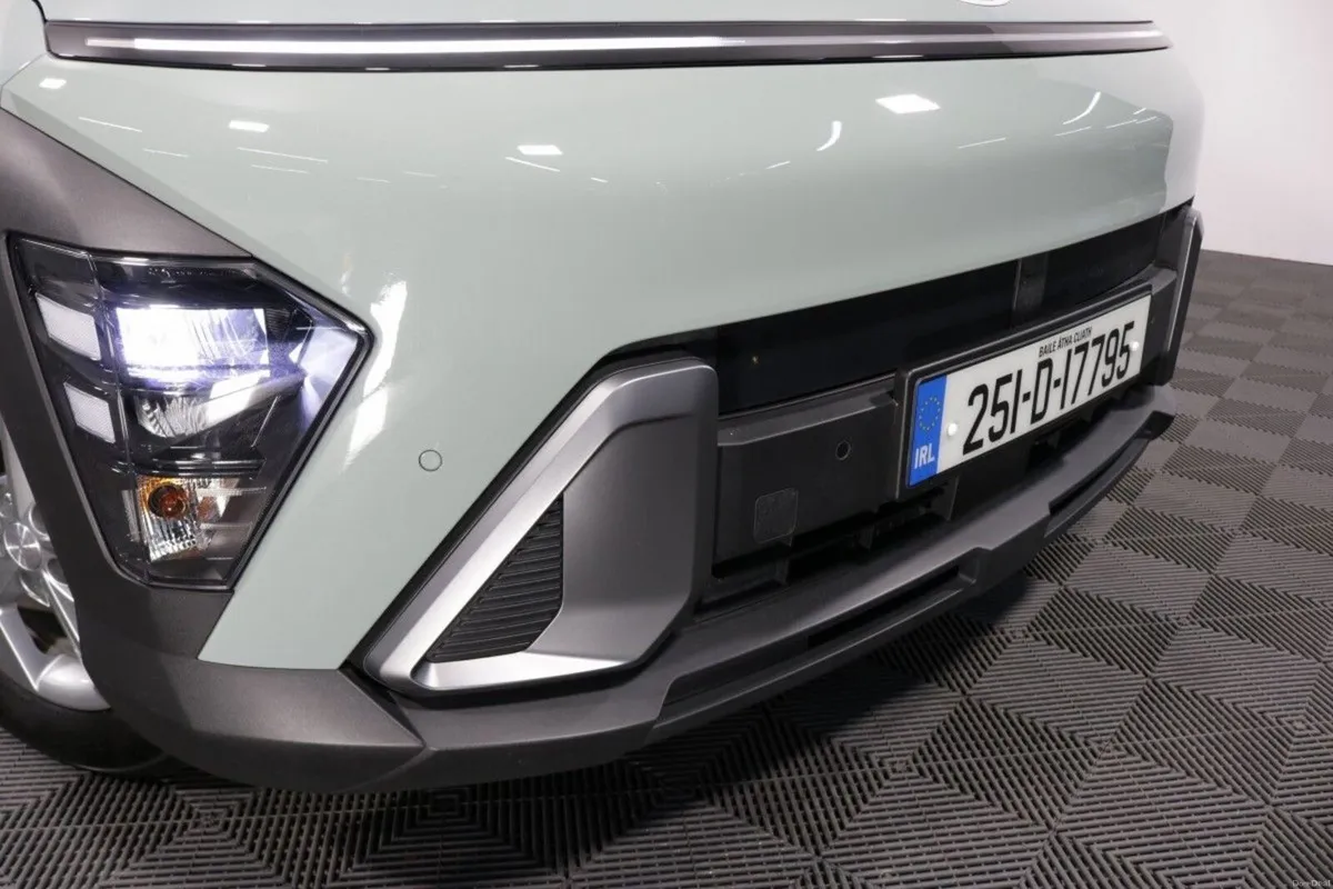 Hyundai KONA HYBRID SIGNATURE 1.6 L PTROL COMPACT - Image 3