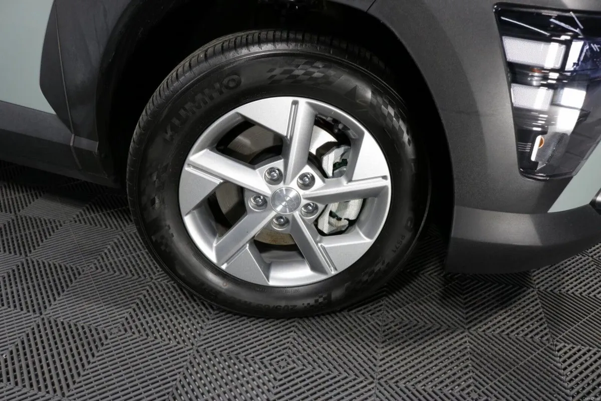 Hyundai KONA HYBRID SIGNATURE 1.6 L PTROL COMPACT - Image 4