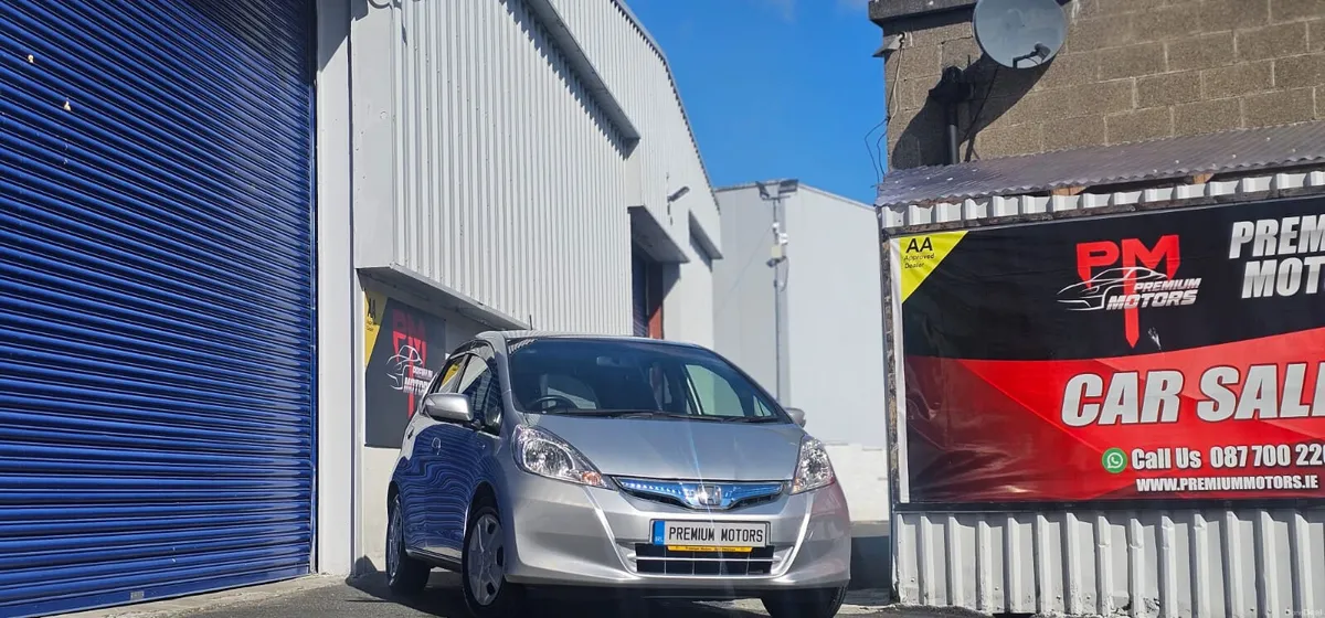 Honda fit Hybrid Low Mileage - Image 2