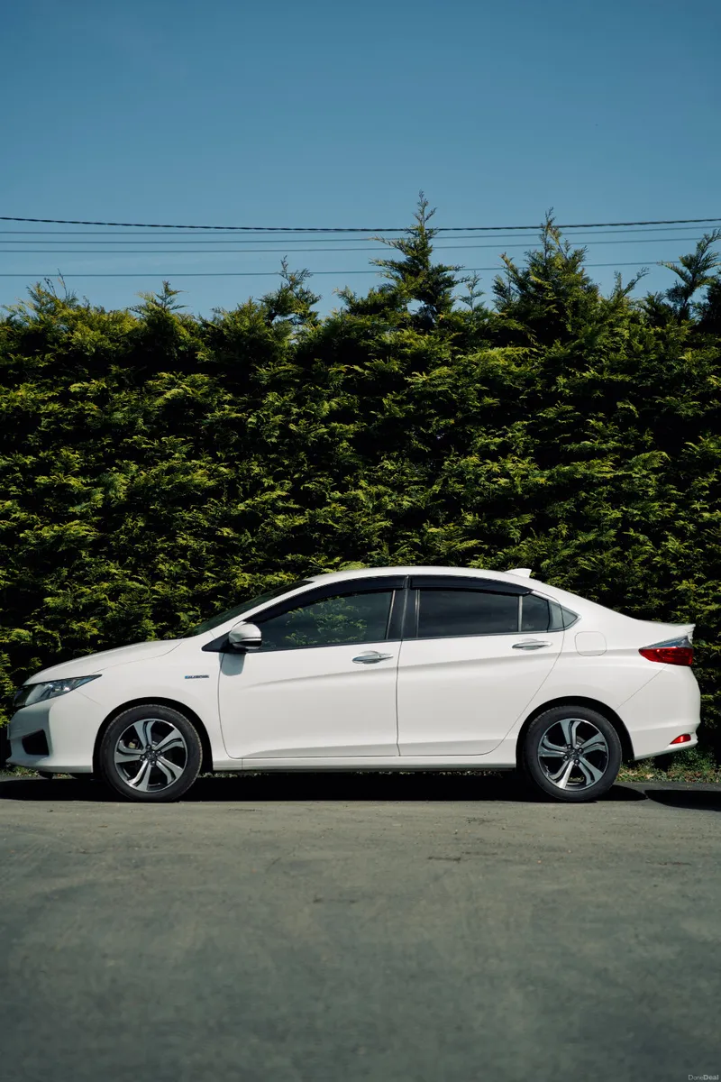 Honda Grace 1.5 Hybrid 2015 - Image 2