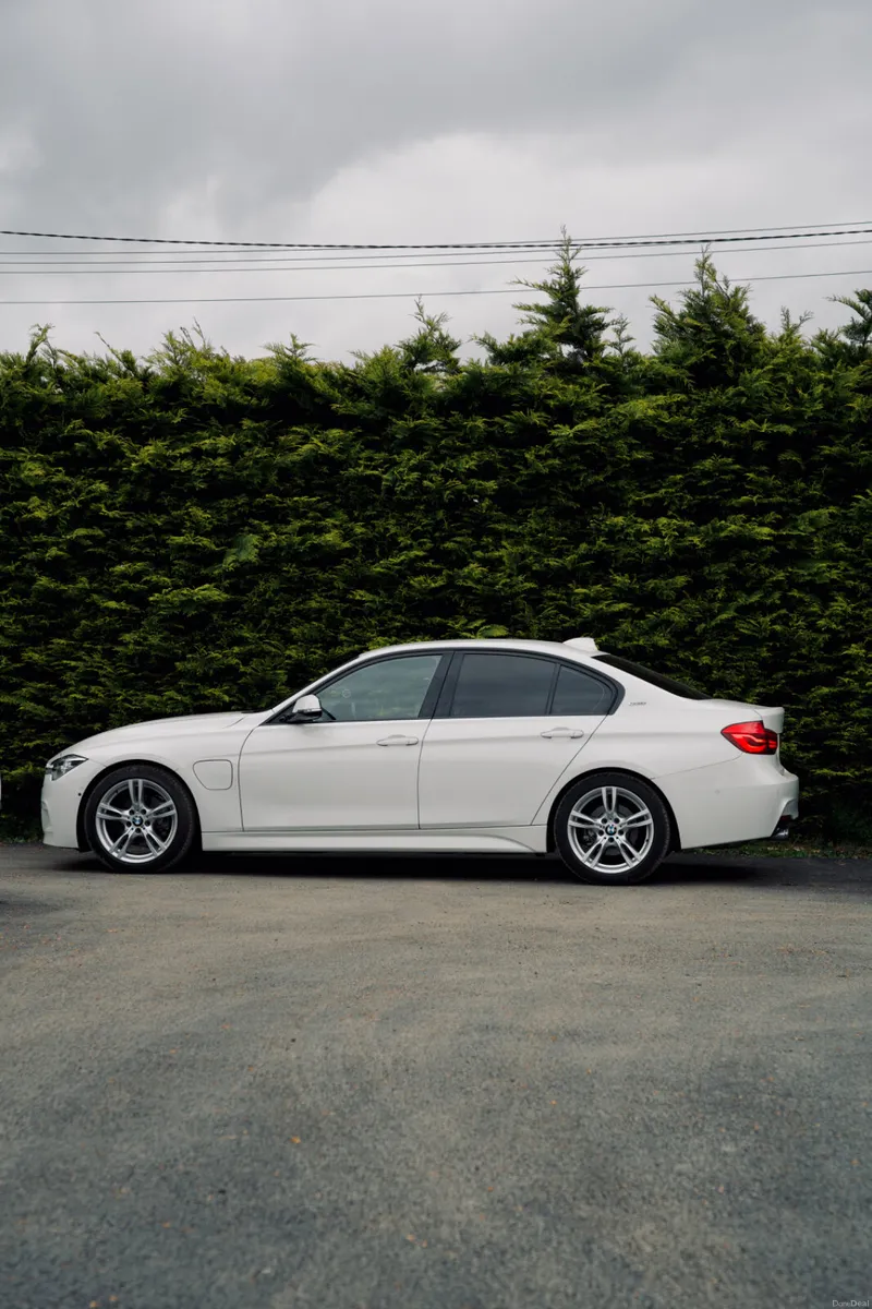 BMW 330e 2.0 M Sport 2016 - Image 2