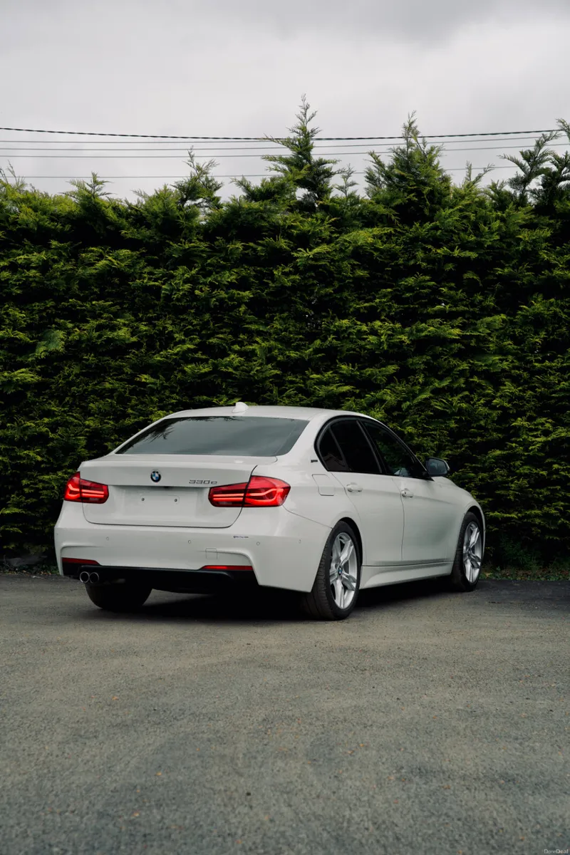 BMW 330e 2.0 M Sport 2016 - Image 3