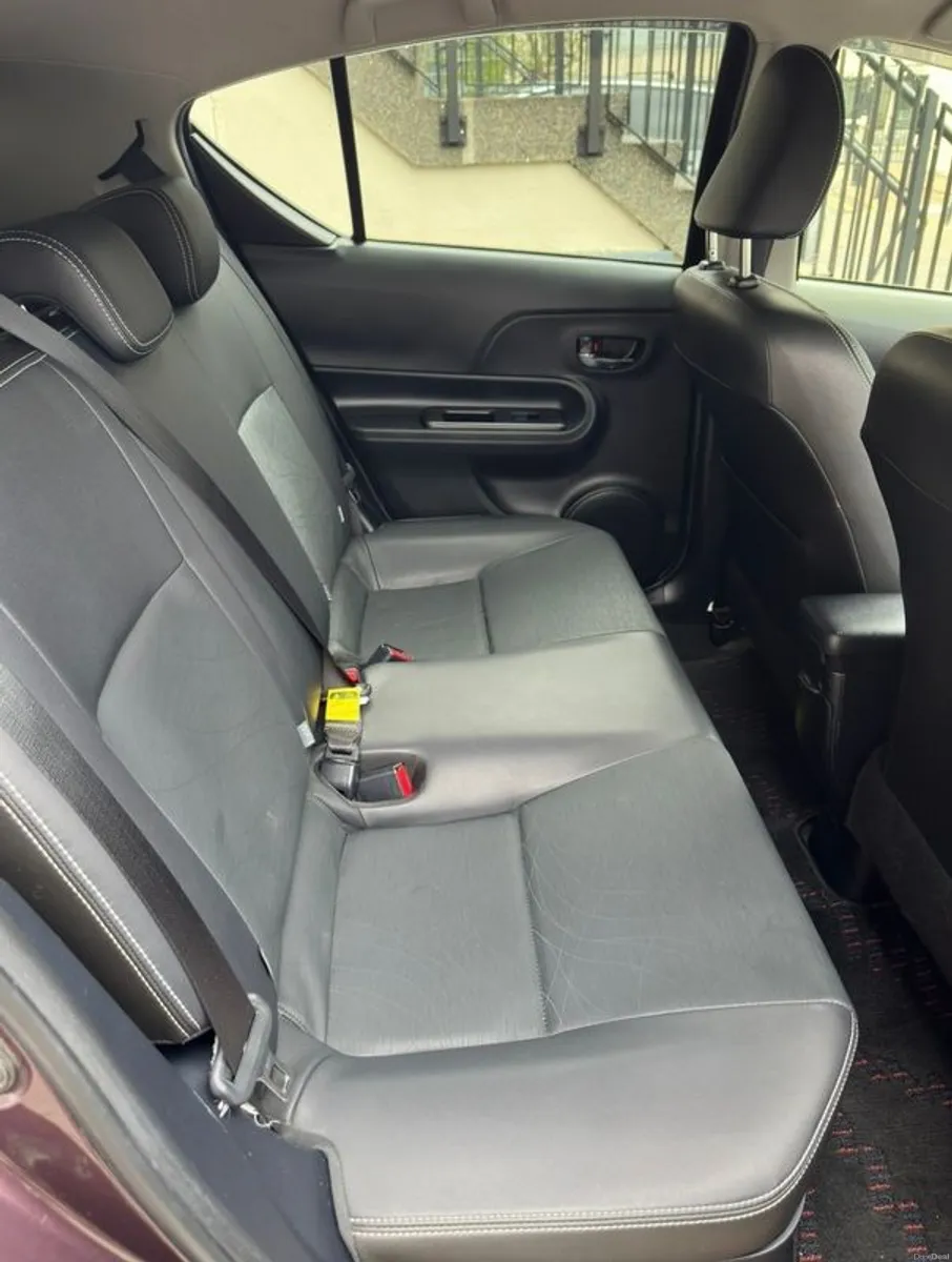 2015 Toyota Aqua - Image 2