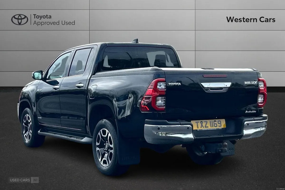 Toyota Hilux 2.8 D-4D Invincible 4WD Euro 6 (s/s) - Image 4
