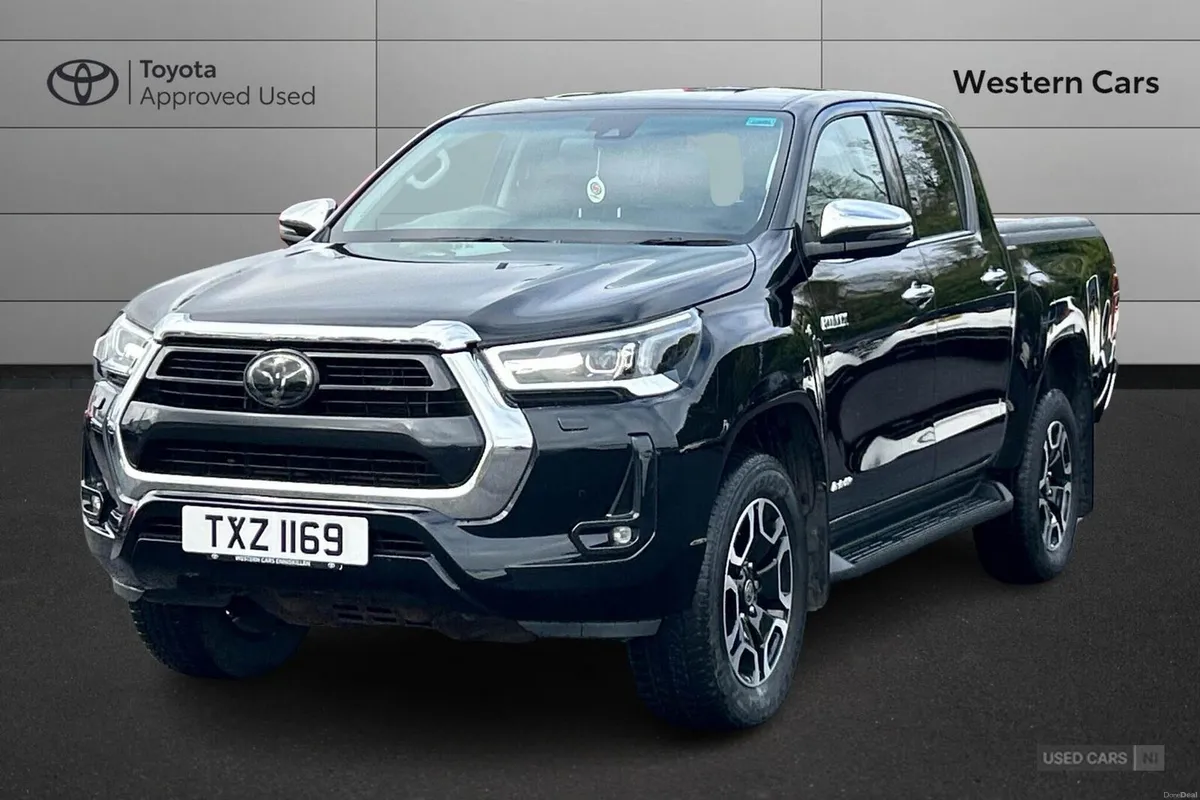 Toyota Hilux 2.8 D-4D Invincible 4WD Euro 6 (s/s) - Image 3