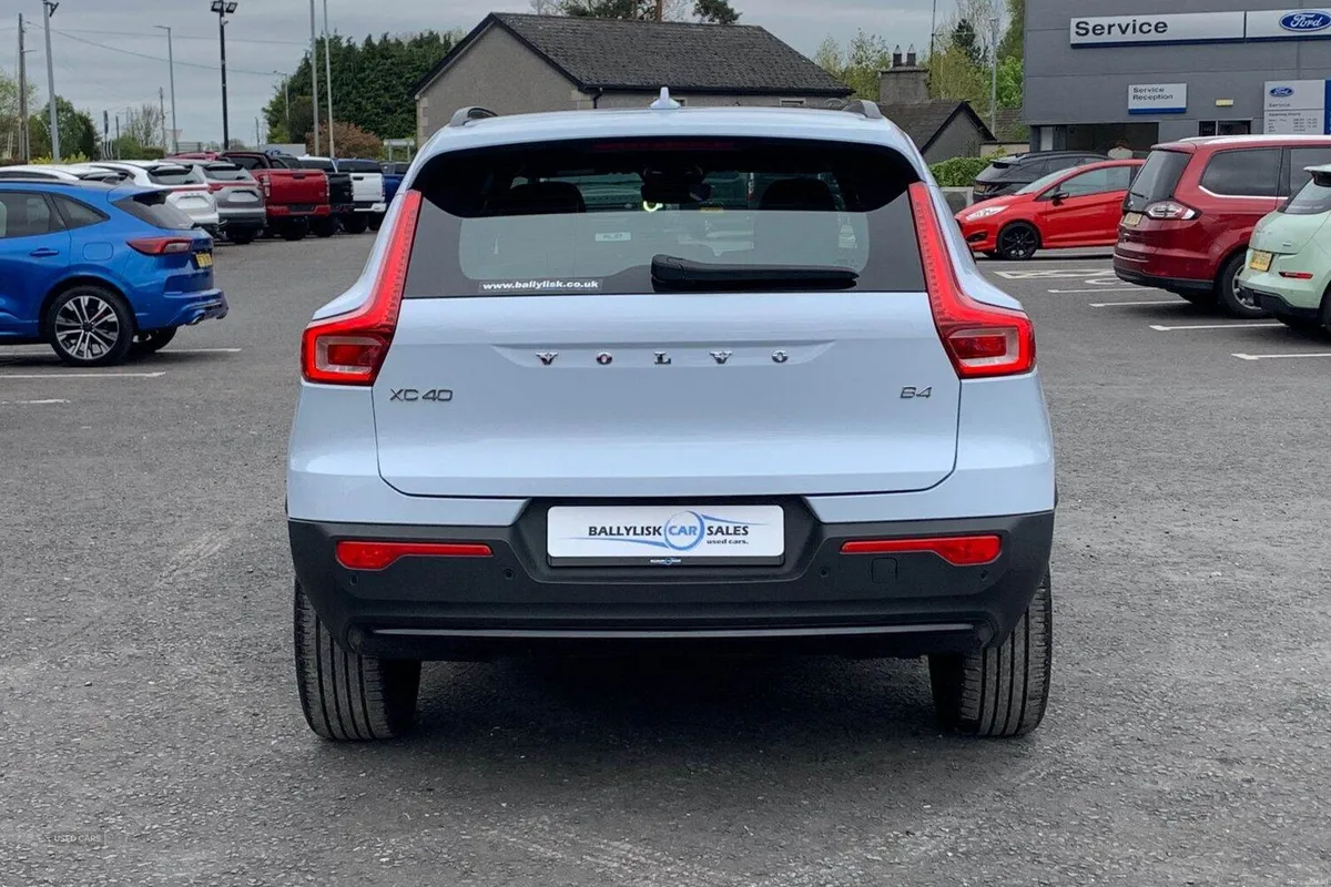 Volvo XC40 2.0 B4 197PS Plus Dark Auto in Cloud Bl - Image 5