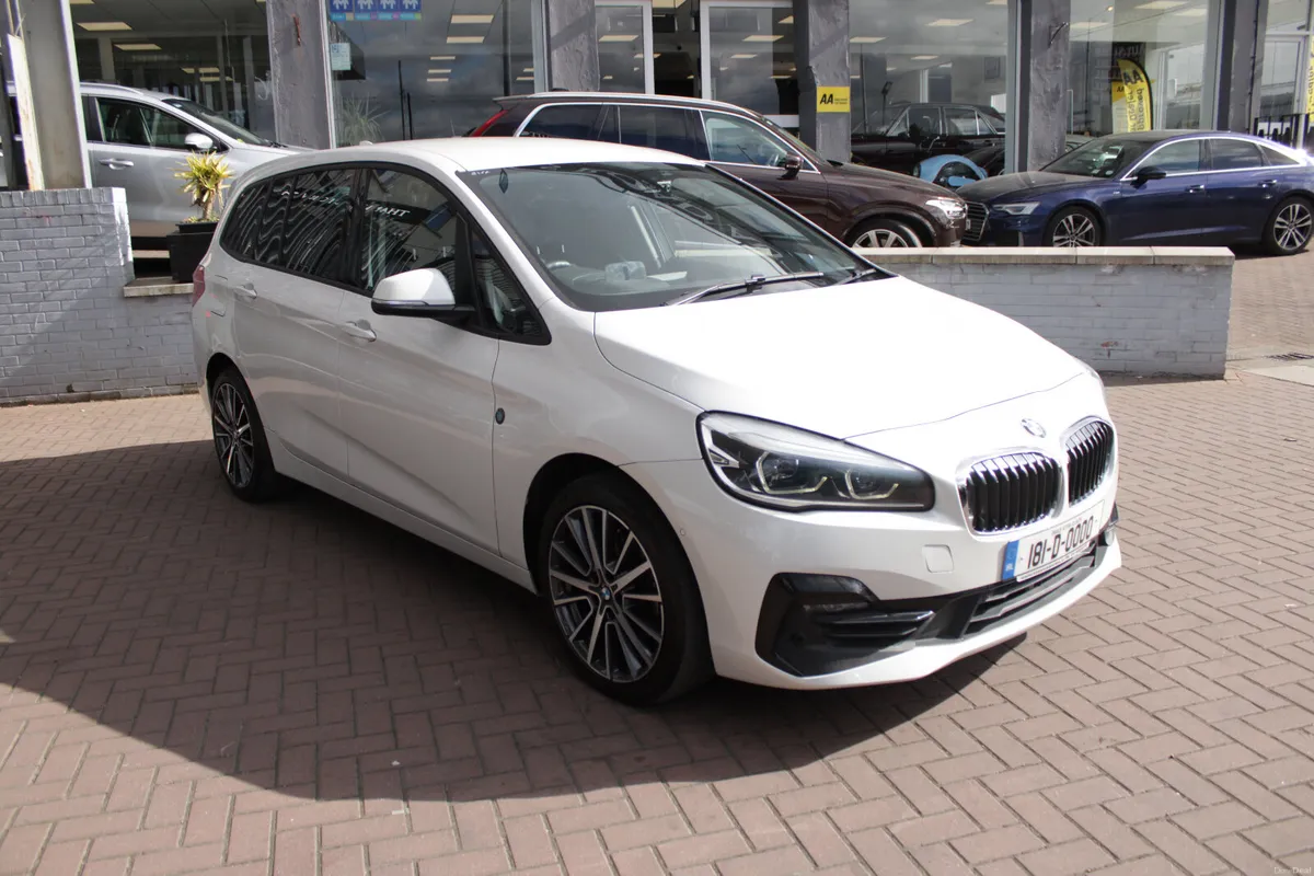 2018 218D 2.0 5DR 7 SEATER - Image 1