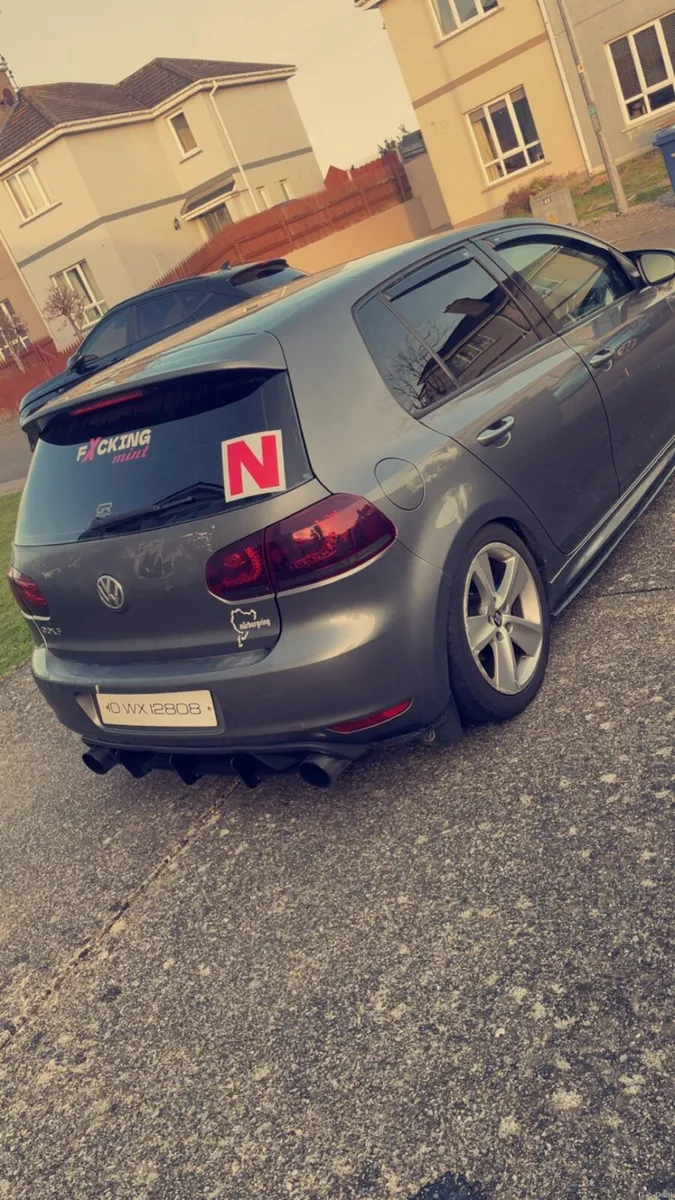 Volkswagen Golf 2010 - Image 2