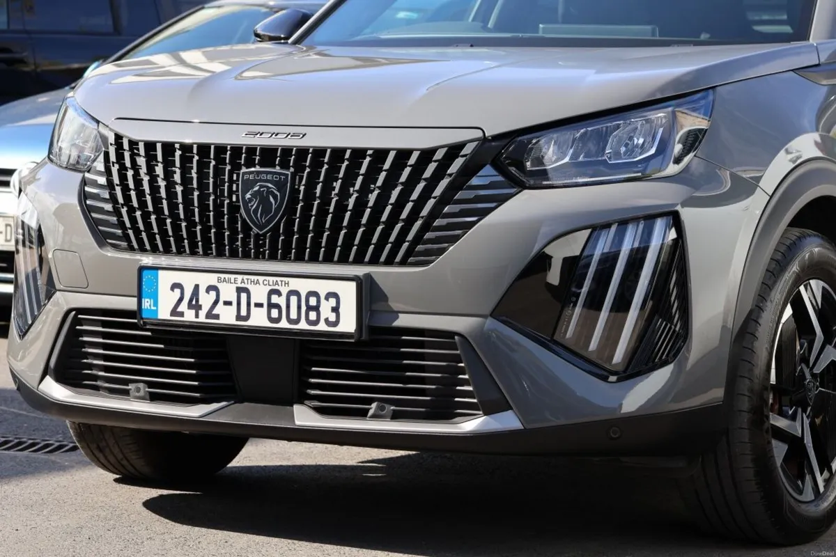 Peugeot 2008 1.2 Puretech 100bhp Allure - Image 3