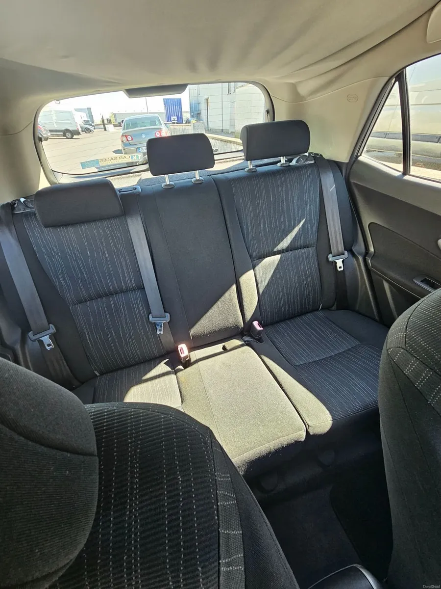 Toyota Auris 2009 Petrol 1.3 manual - Image 2