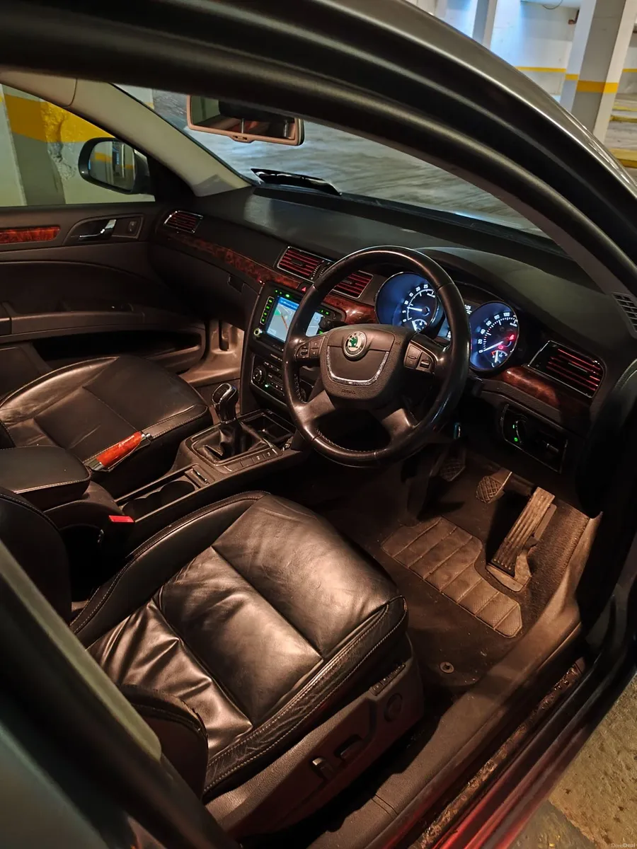 Skoda Superb 2011 - Image 4