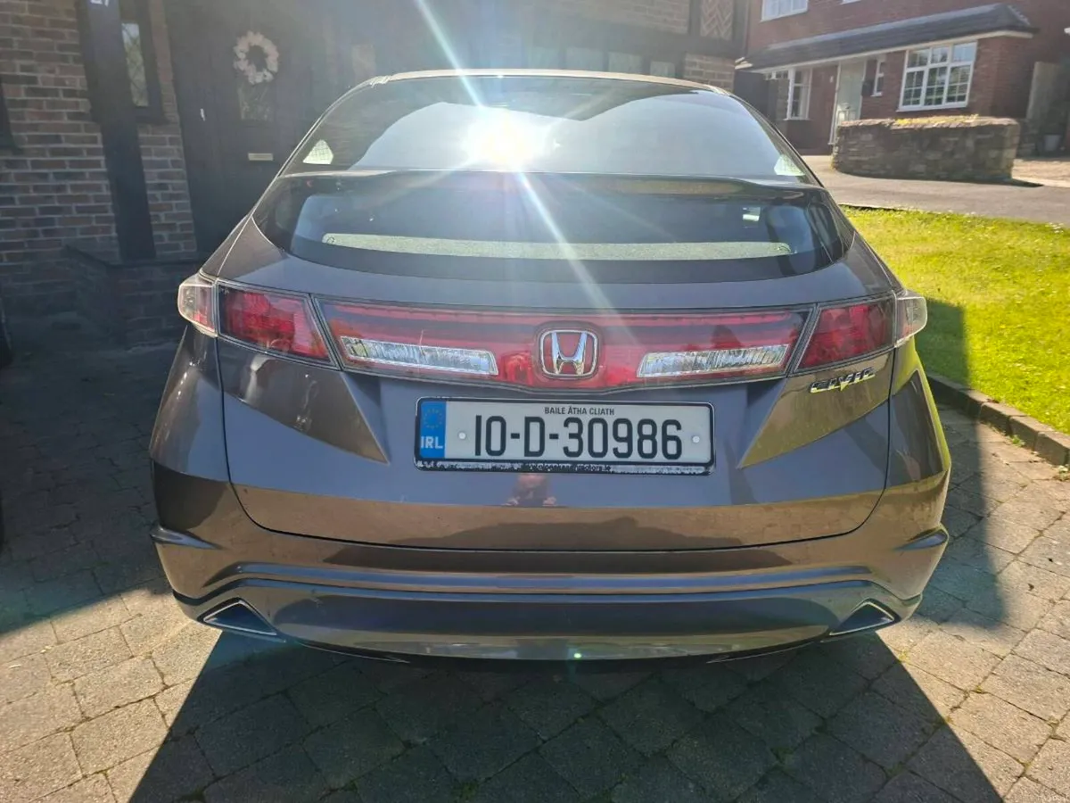 HONDA CIVIC 1.4 PETROL 2010 VERY CLEAN CAR - Image 4