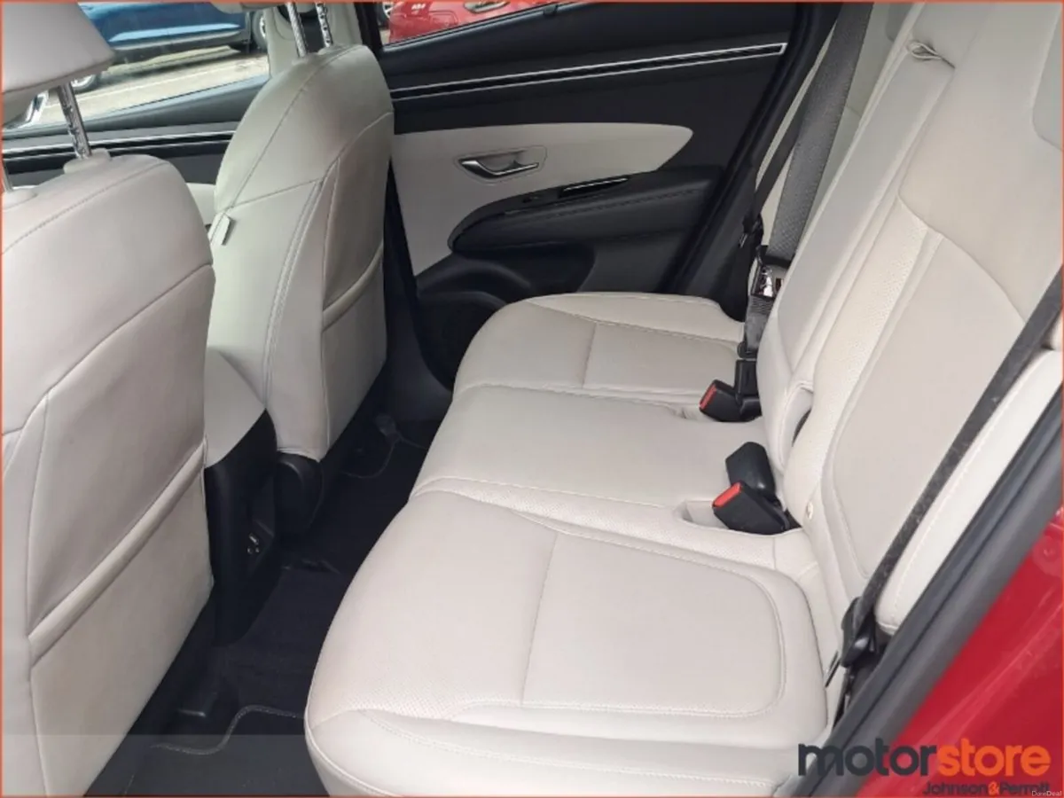 Hyundai Tucson 2WD Executive Plus w 2 Tone Roof - Image 4