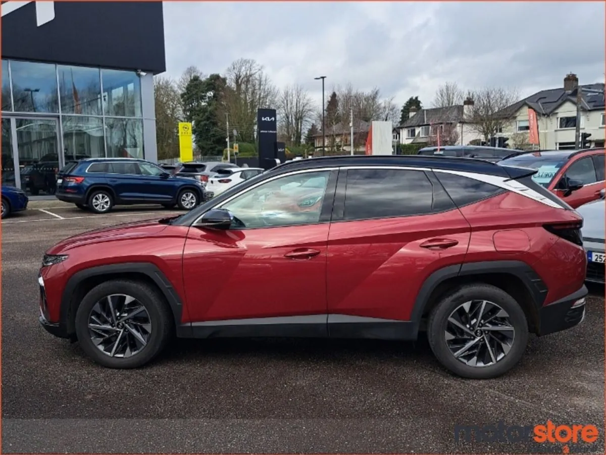 Hyundai Tucson 2WD Executive Plus w 2 Tone Roof - Image 5