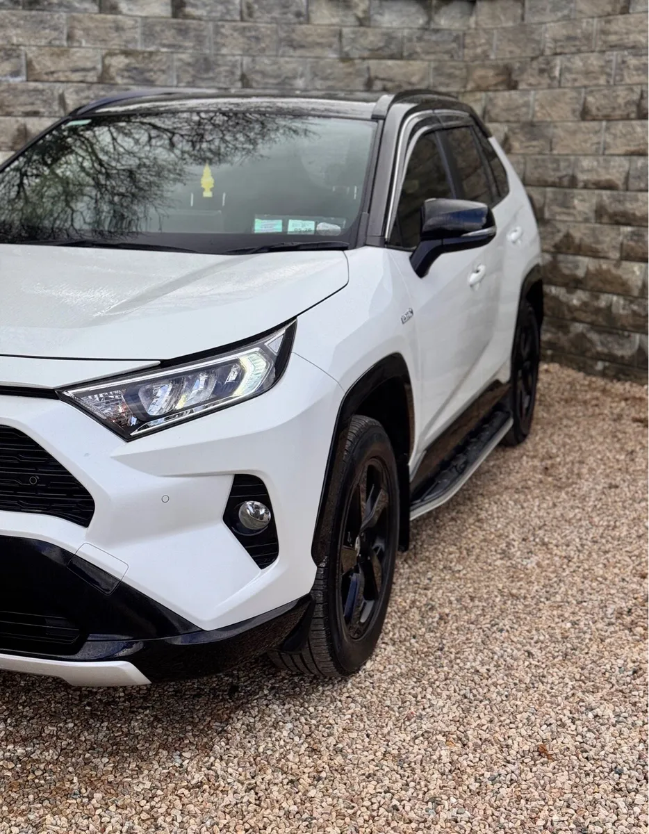 2020 Toyota RAV4 hybrid - Image 3