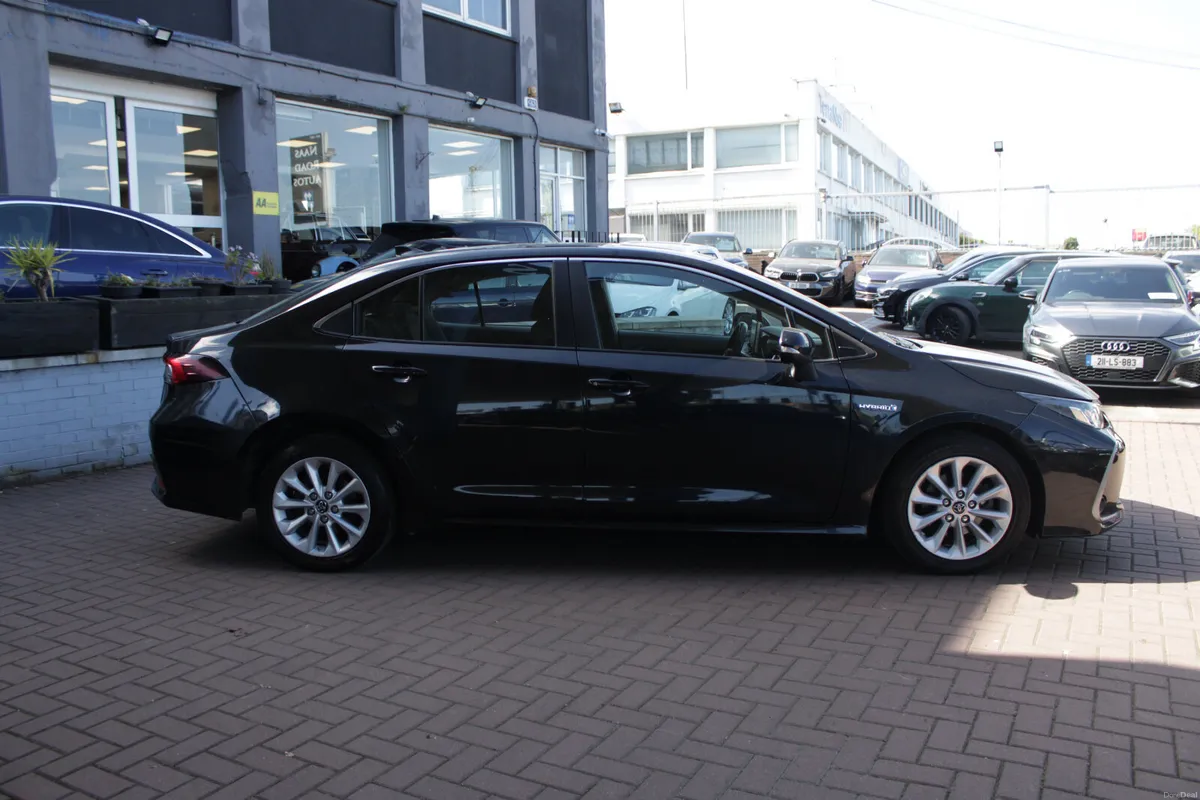 2019 TOYOTA COROLLA HYBRID LUNA SALOON 1.8 4DR - Image 3