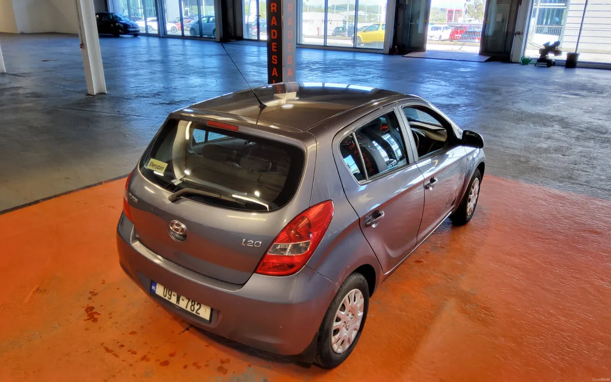 Hyundai i20 2009 - Image 3