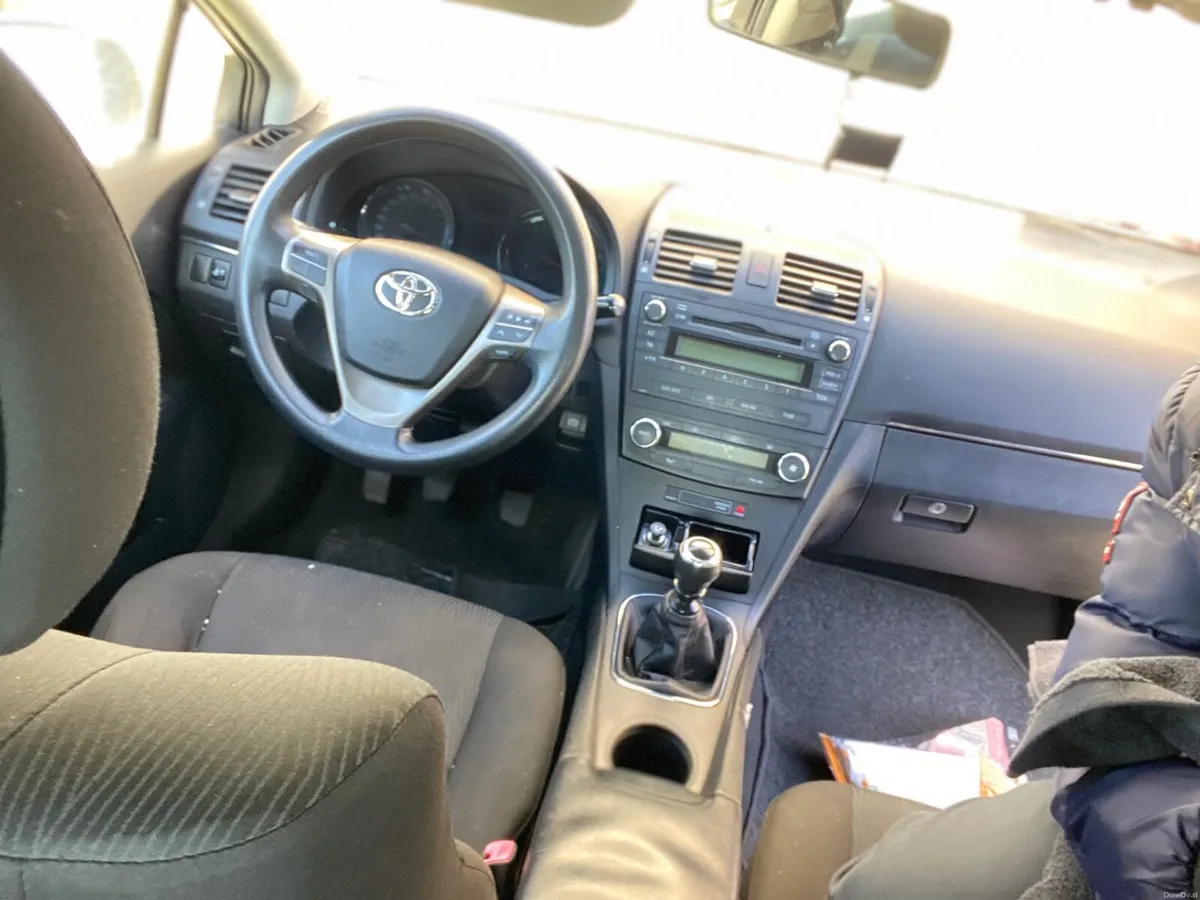 Toyota Avensis 2011 - Image 1