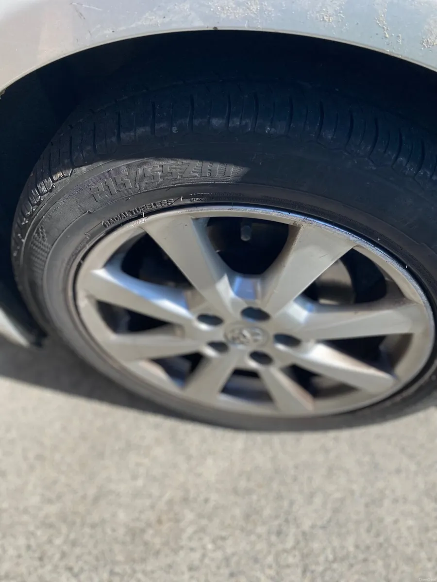 Toyota Avensis 2011 - Image 3