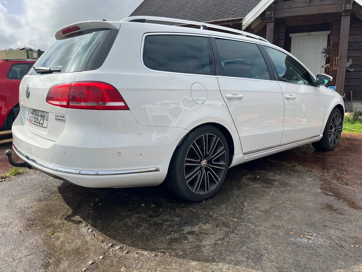 Volkswagen Passat 2012 - Image 3