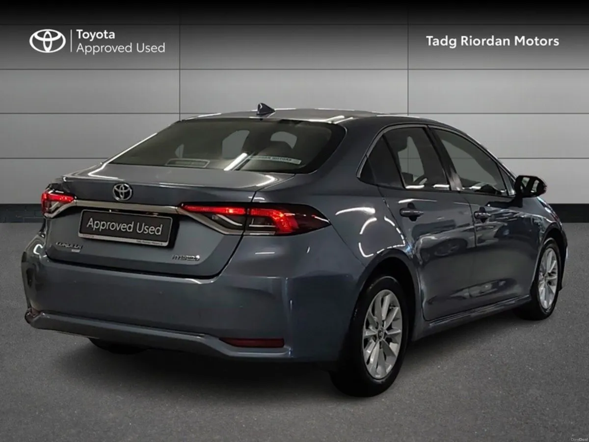 Toyota Corolla HYB LUNA SALOON - Image 2