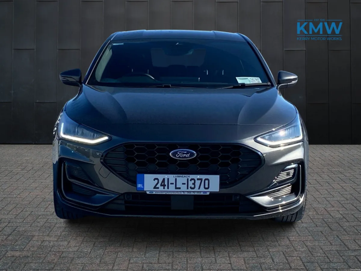 Ford Focus ST-Line 1.0 MHEV 125BHP... Heated seats - Image 3