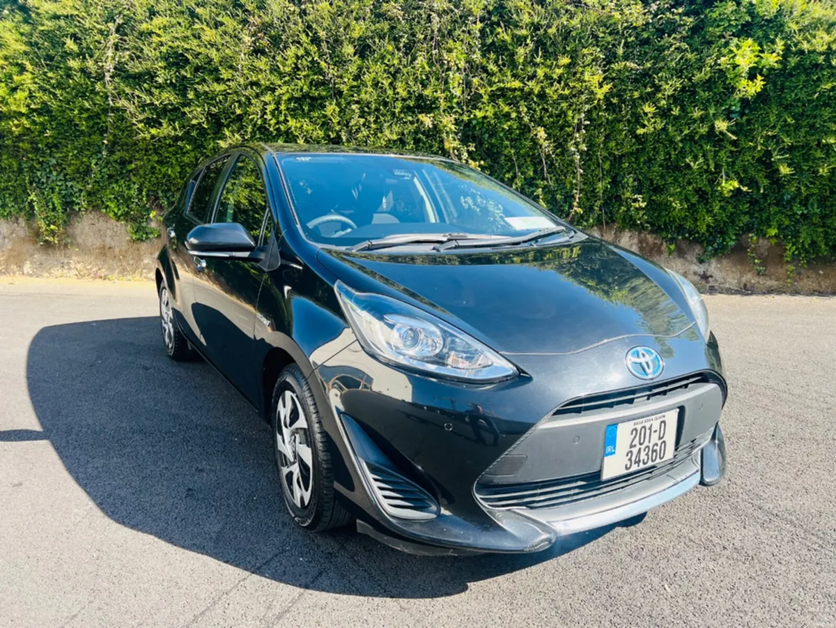 Toyota Aqua DAA-NHP10 - Image 1