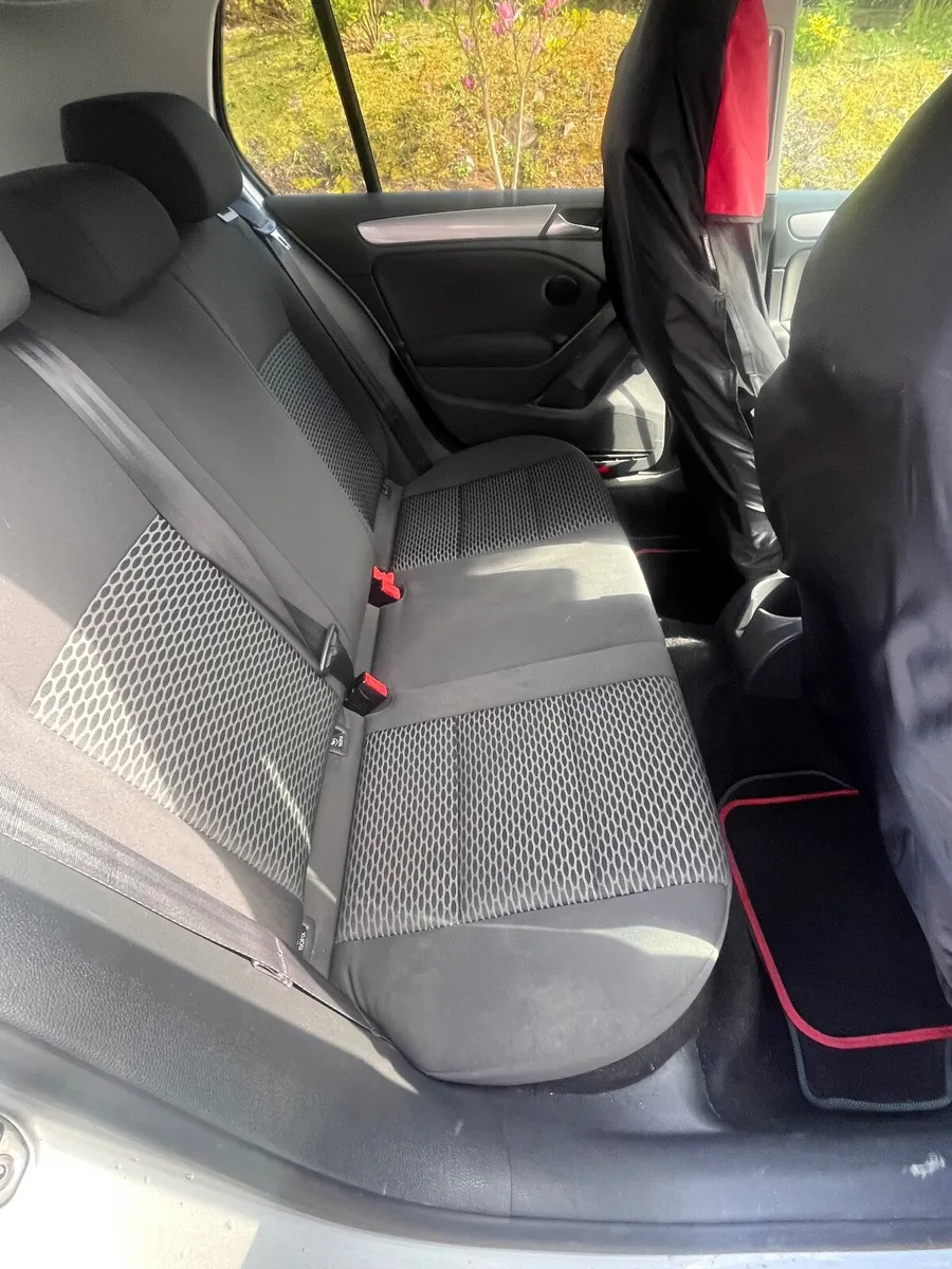 Volkswagen Golf 2010 - Image 4