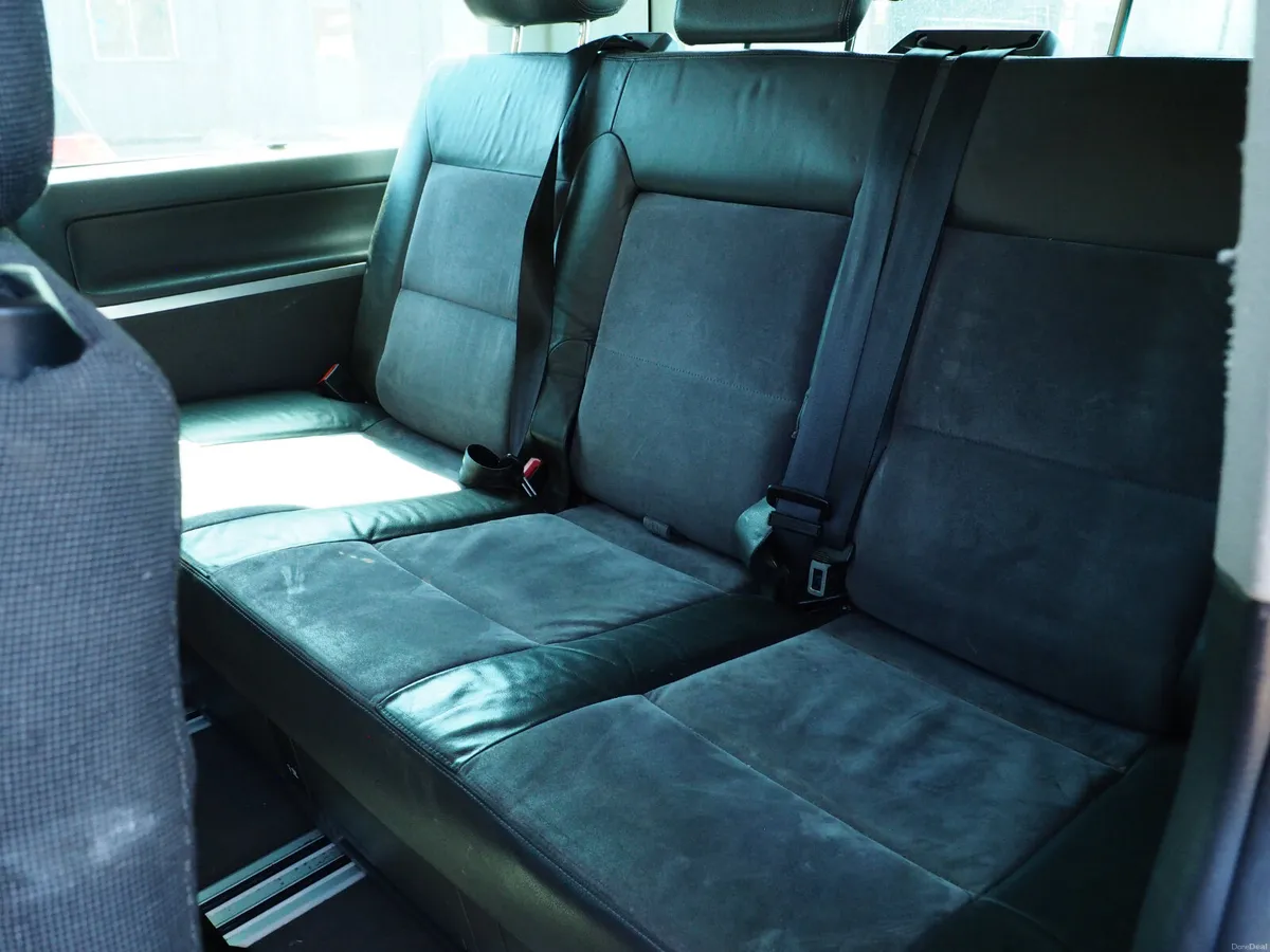 Volkswagen Caravelle 2010 - Image 3