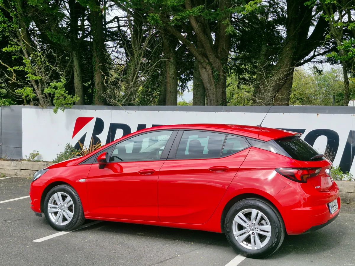 Vauxhall Astra 1.6 CDTI DESIGN FINANCE AVAILABLE - Image 3