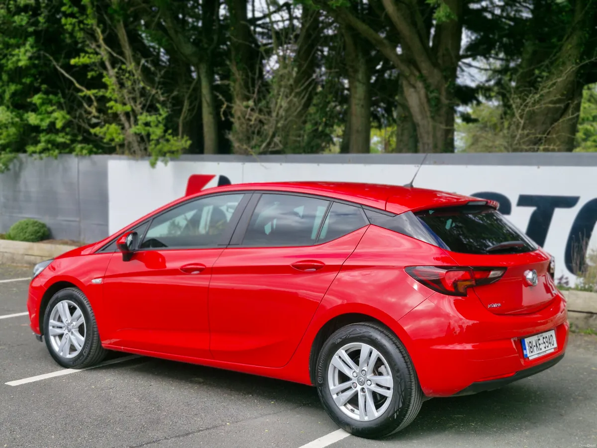 Vauxhall Astra 1.6 CDTI DESIGN FINANCE AVAILABLE - Image 2