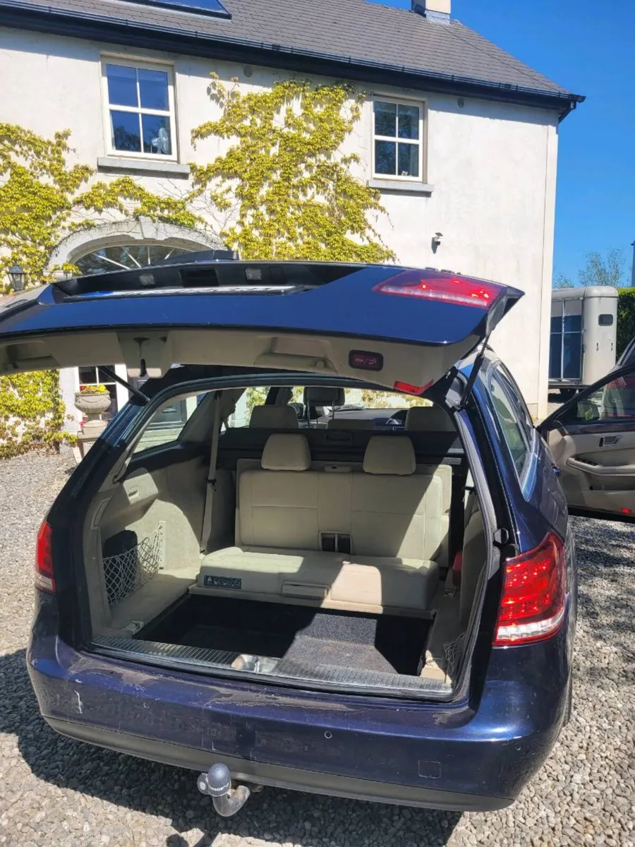 7 seater Mercedes e250 - Image 3
