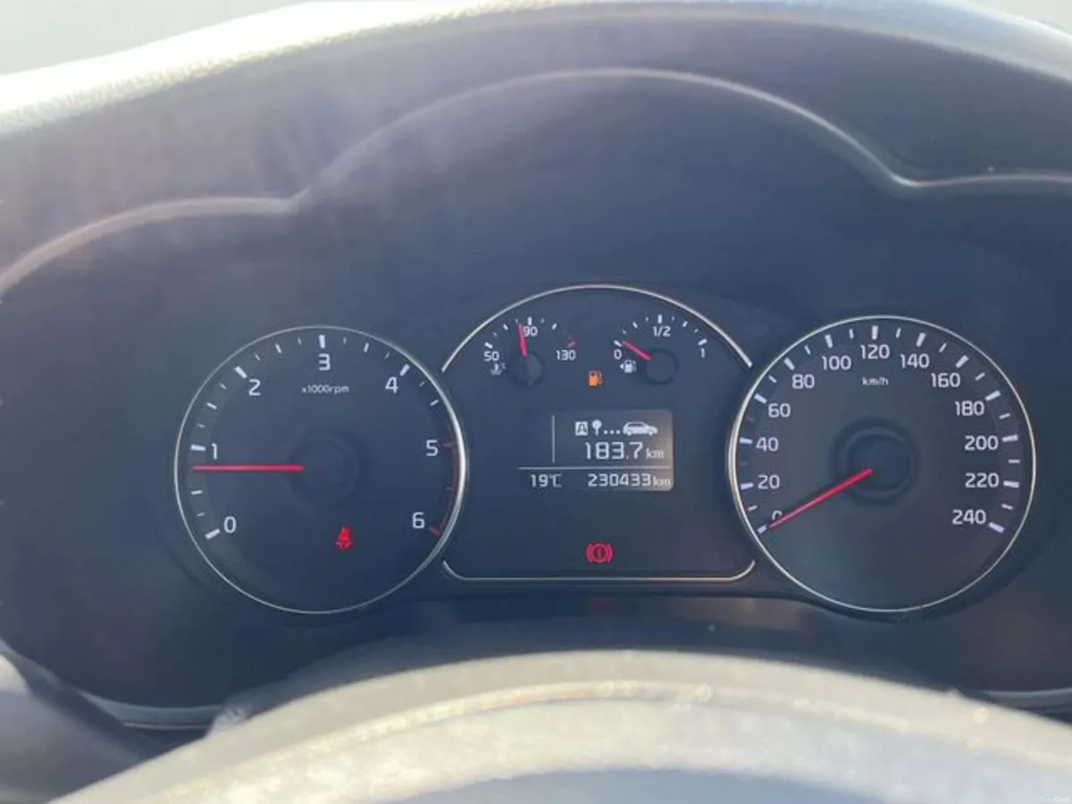 Kia Carens 1.7 EX 5DR - Image 4