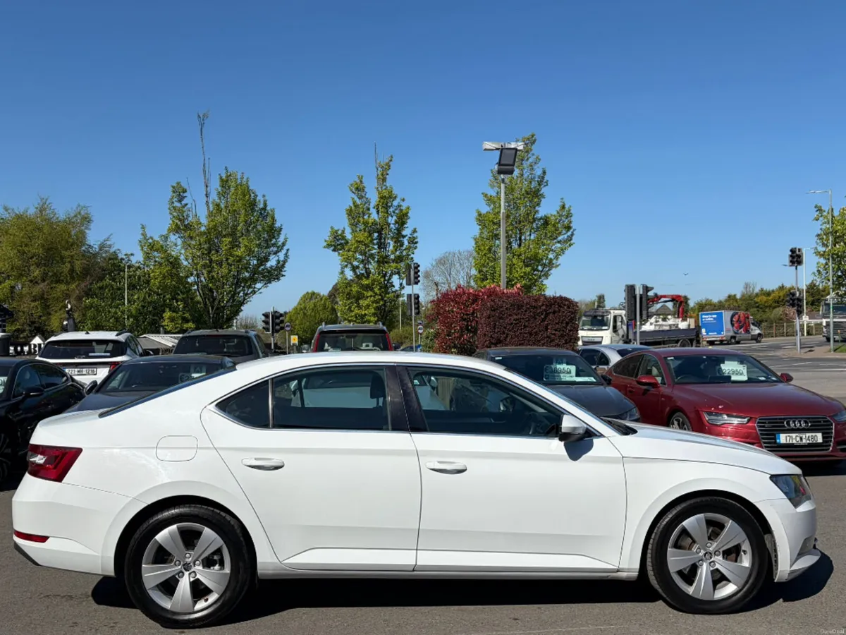 Skoda Superb 2.0 TDI SE 150PS 5DR - Image 4