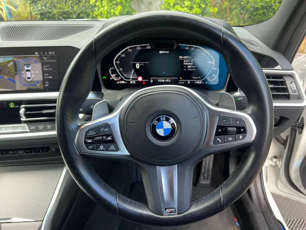 BMW 3-Series 330e M-SPORT COMPETITION 2.0 HYBRID / - Image 4