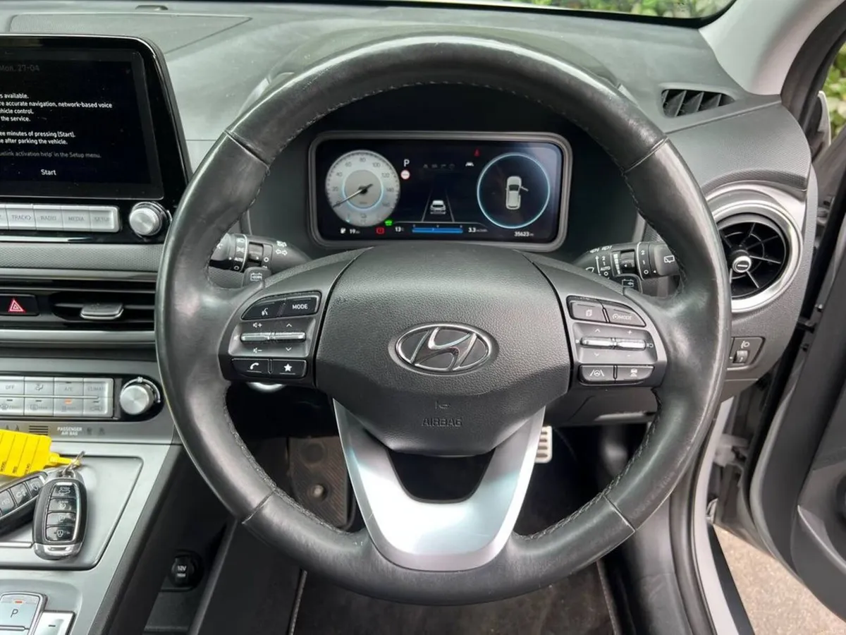 Hyundai KONA PREMIUM 65KWH LONG RANGE // LOW MILEA - Image 4