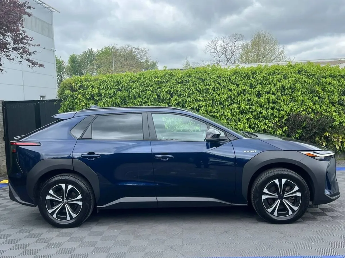 Toyota bZ4X MOTION 71.4 KWH ** LONG RANGE ** // 36 - Image 2