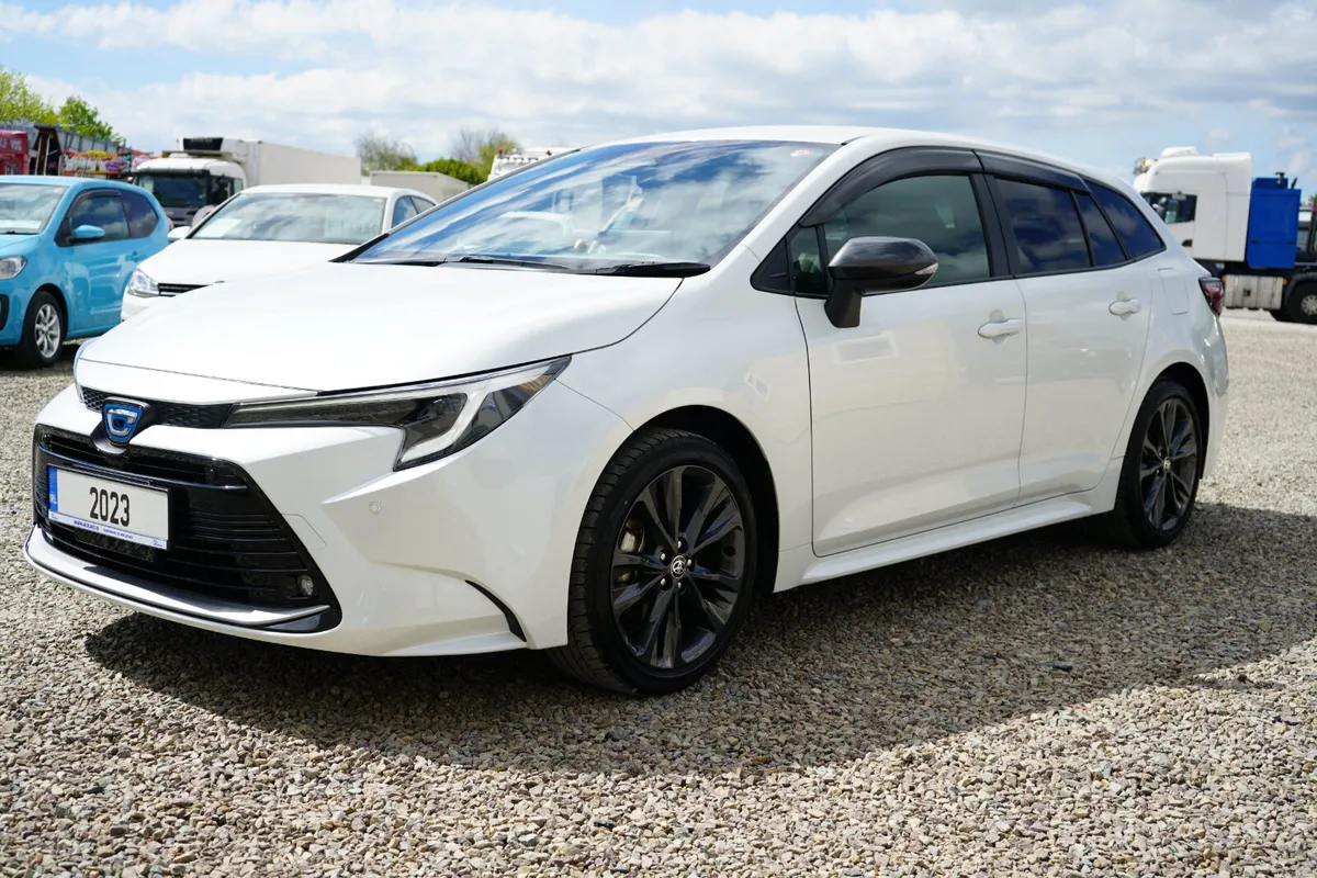 2023 Toyota Corolla Touring Hybrid Automatic - Image 3