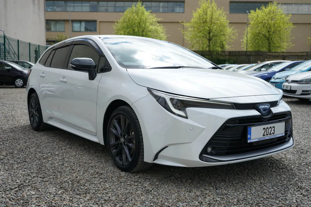 2023 Toyota Corolla Touring Hybrid Automatic - Image 4